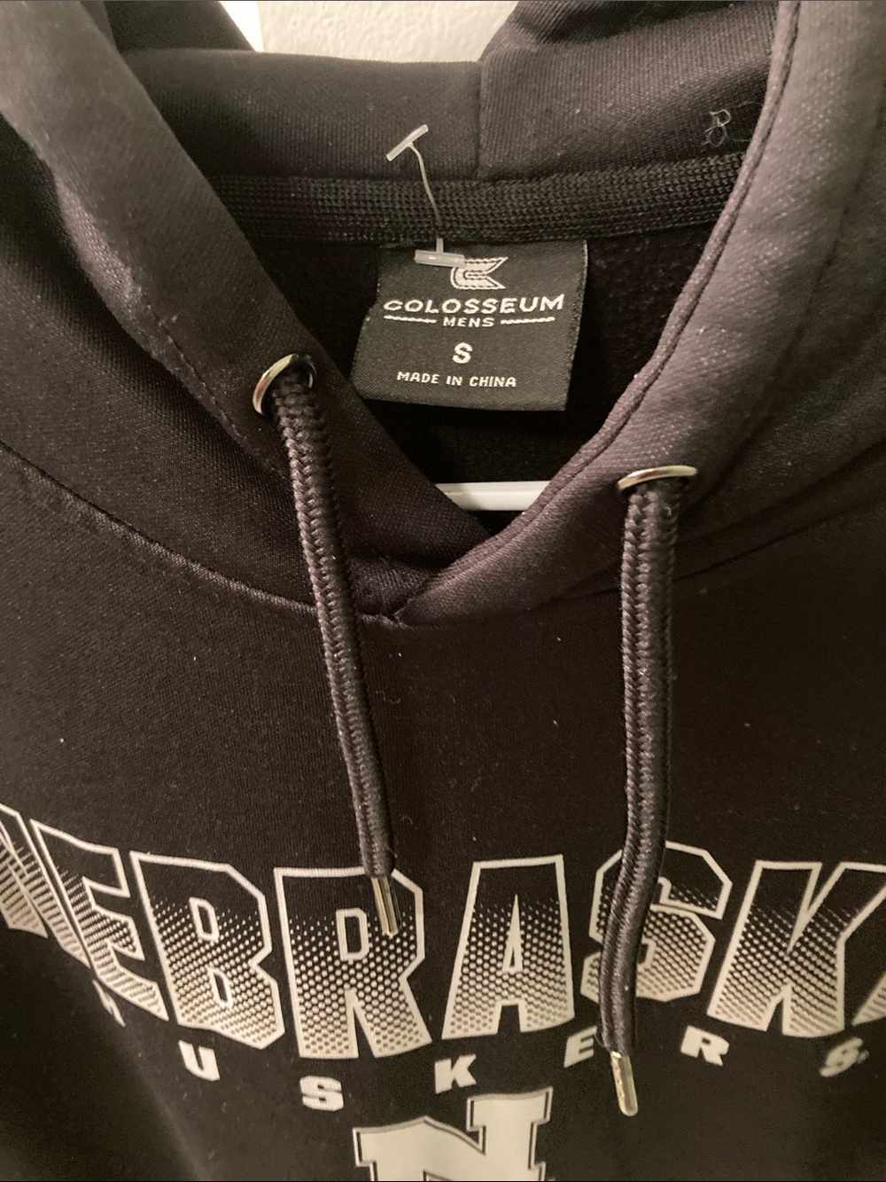 Colosseum Men's Black Crewneck Nebraska Huskers Pullover Hoodie